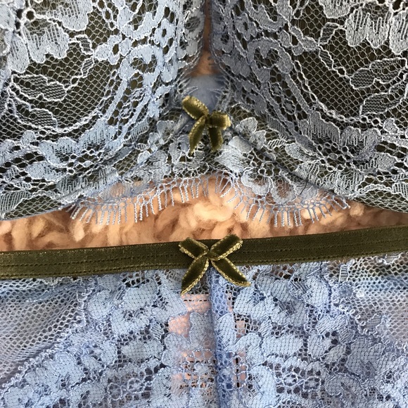 VS Lace and Velvet Bra and Panty Set! - Picture 3 of 7